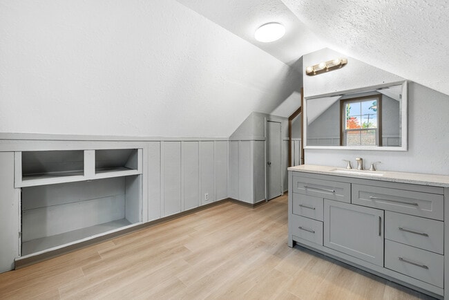 Building Photo - 5737 SE Harold St