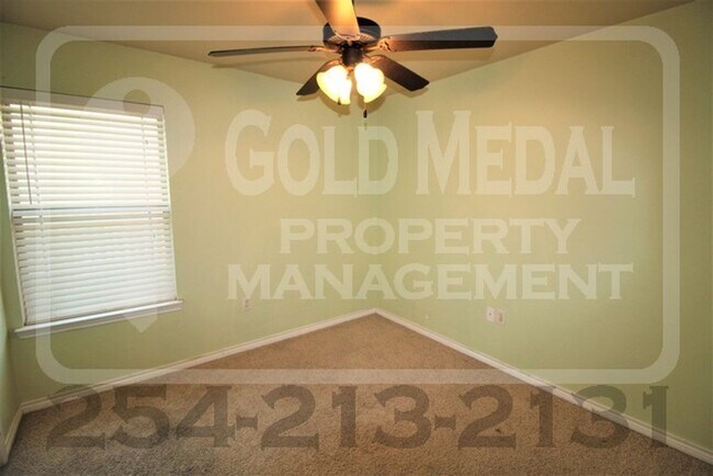 Building Photo - 401 Hedy Dr