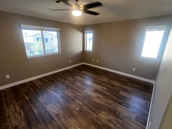 Building Photo - Located in the Southwest 3 Bed | 2.5 Bath | Loft | 2-Car Garage spacious backyard