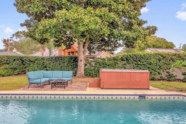 Building Photo - 6419 Hidden Dale Ave