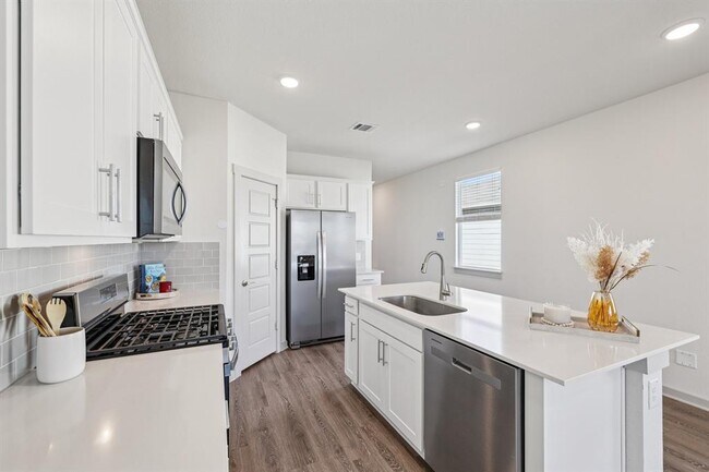 Building Photo - 523 Millbrook Blvd