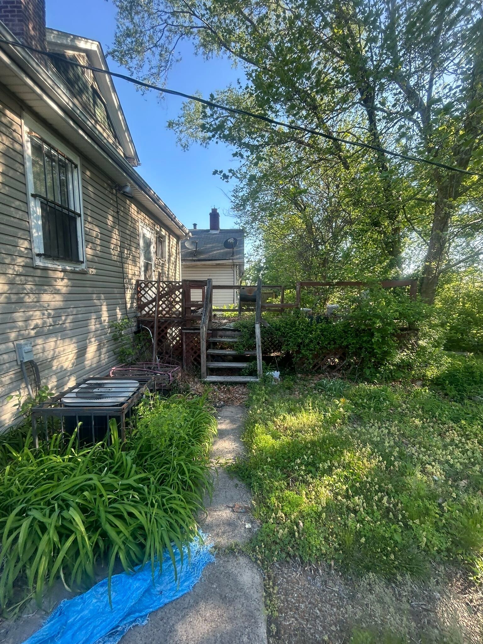 Building Photo - 2118 Rosebud Ave
