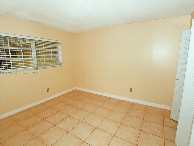 Building Photo - 8650 SW 109th Ave