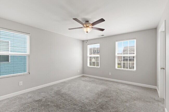 Building Photo - Luxury End-Unit Townhome Near 386 & Long Hollow Pike | Designer Finishes, Prime Location & Mainte...