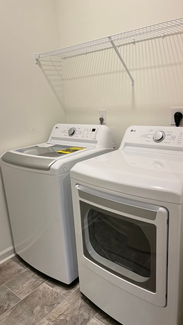 Building Photo - Move-in Ready $500.00 off 1st month rent 4...