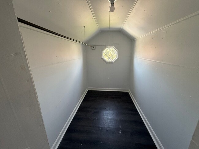 Building Photo - Renovated 3-Bedroom Home – We Welcome Sect...