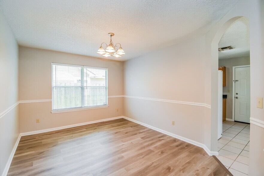 Building Photo - 4461 Cobblefield Cir W