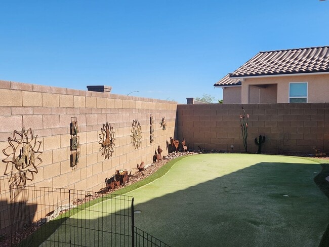 Building Photo - Lovely Home in Billbray Ranch