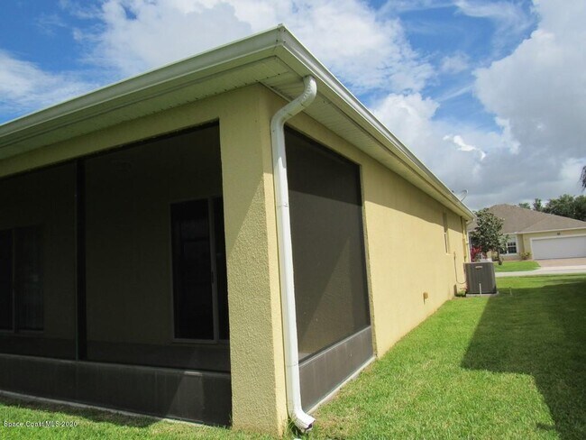 Building Photo - 1741 Bridgeport Cir