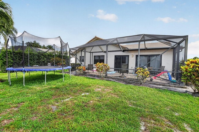 Building Photo - 10065 Camelback Ln