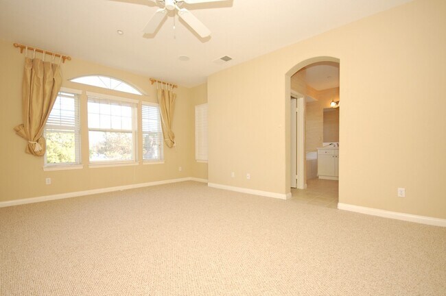 Building Photo - Amazing Location Home in Carlsbad with Lag...