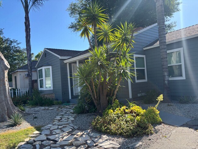 Building Photo - 3B2B House in Toluca Lake/NoHo