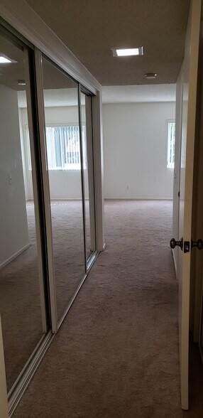 Building Photo - 24518 Nicklaus Dr