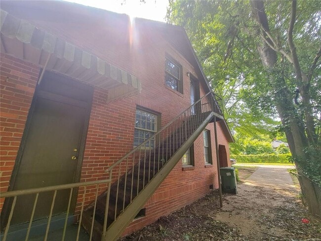 Building Photo - 2305 Yancey Ave