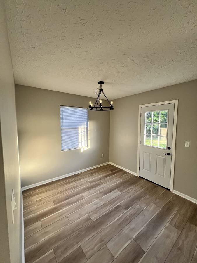 Building Photo - 3909 Heatherglen Dr