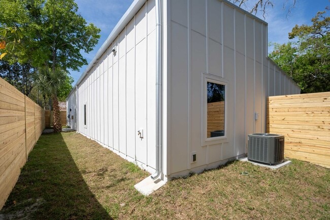 Building Photo - 29 Masters Dr