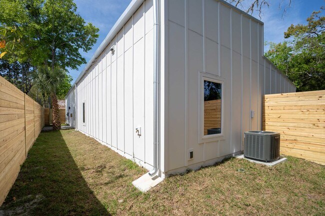 Building Photo - 29 Masters Dr