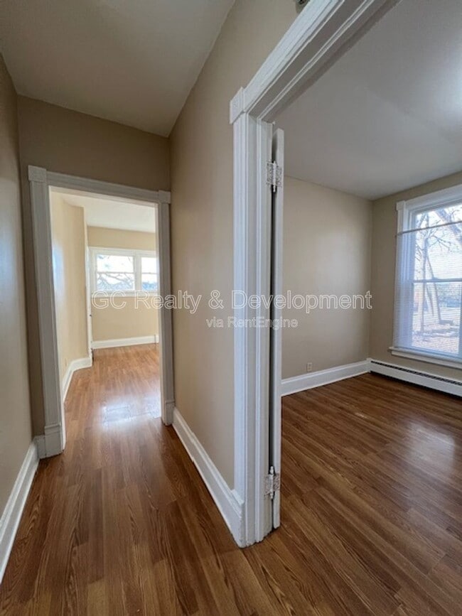 Building Photo - 411 Wellington Ave