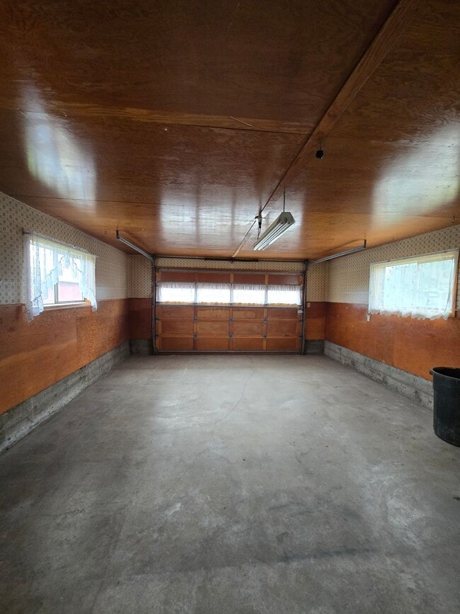 Building Photo - Pet Friendly 3 Bed / 2Bath Home with 2 Garages, Open Air Covered Storage, Large Open Yard, and more!