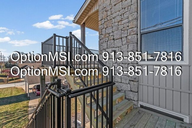 Building Photo - Charming & Spacious 2-Bed / 2-Bath Apartment in Gladstone