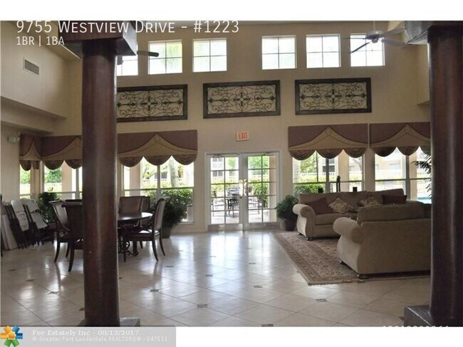 Building Photo - 9755 Westview Dr