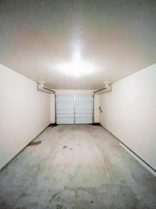 Building Photo - 1212 Nicholas Cir