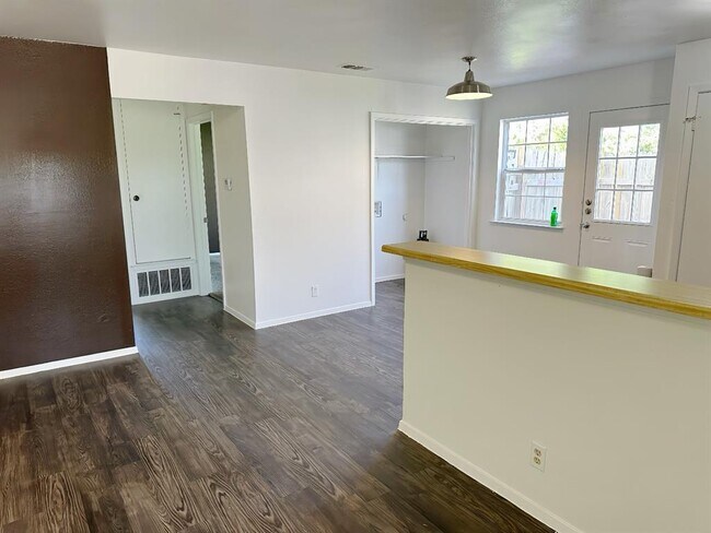 Building Photo - 2312 Rachael Ct