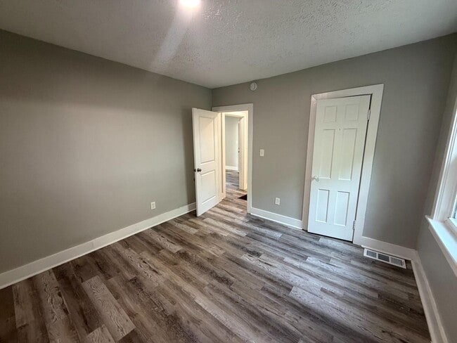 Building Photo - 1310 Martin St