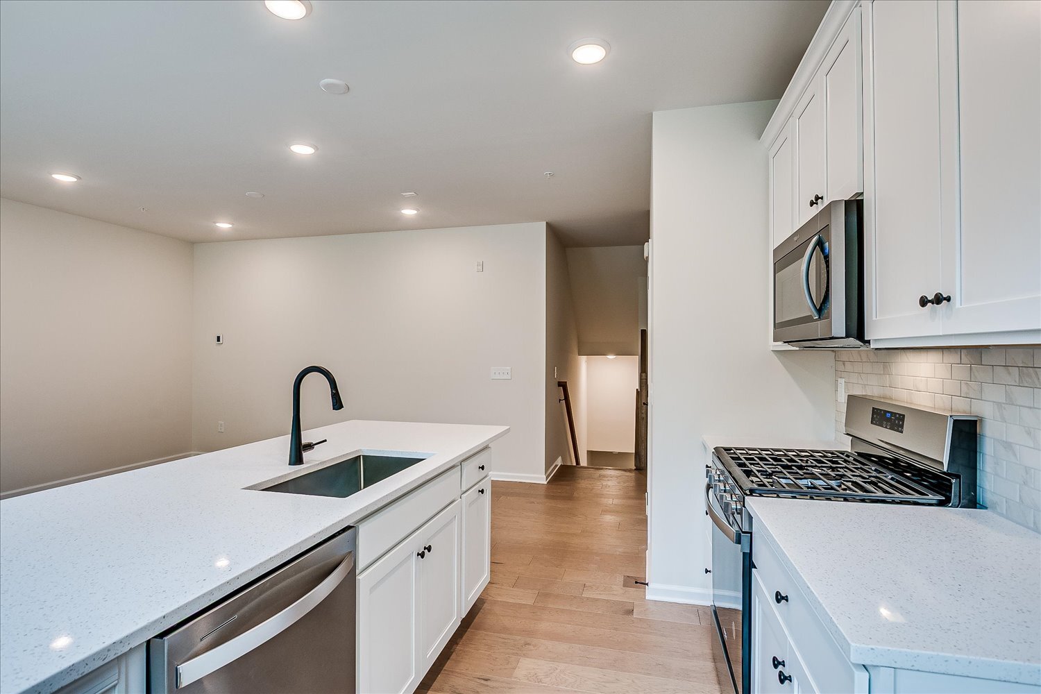 Building Photo - 624 Sadie Cir