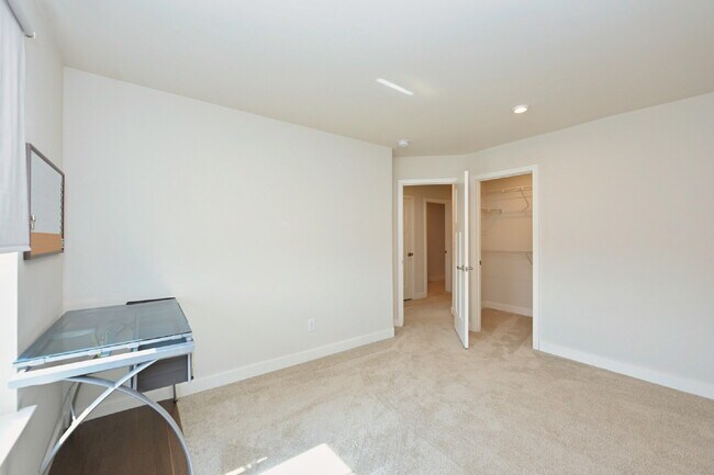 Building Photo - Rent to Own Option - Beautiful, like new 3BR/2.5BA townhouse in Goodlettsville