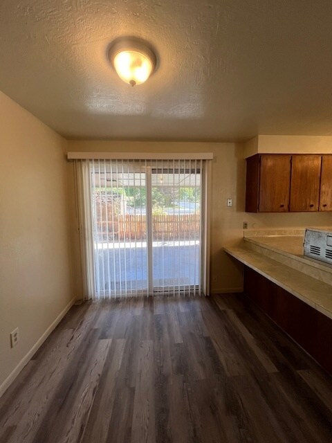 Building Photo - 2 bed 1 bath duplex Garden City!