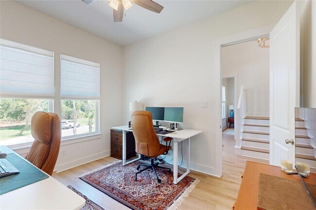 Building Photo - 719 Baywood Dr