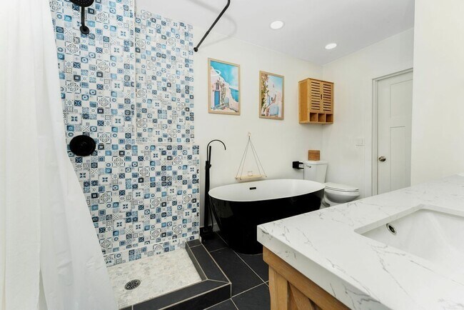 Building Photo - 1422 Benjamin St