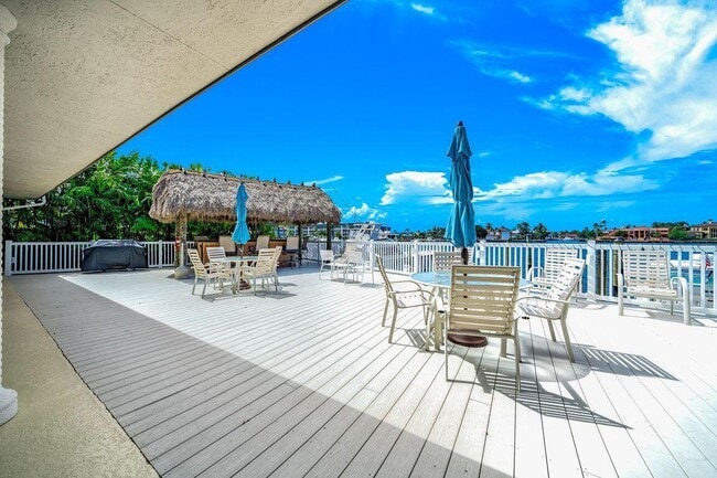 Building Photo - 3567 Commodore Cir