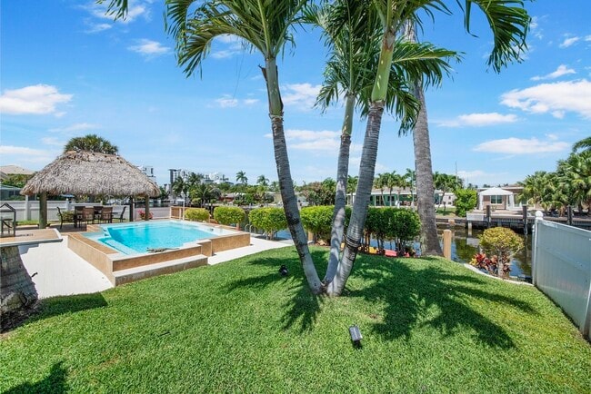 Building Photo - 220 SE 2nd Ave