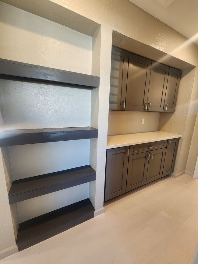 Building Photo - Gorgeous 2 Bedroom 1 Bath