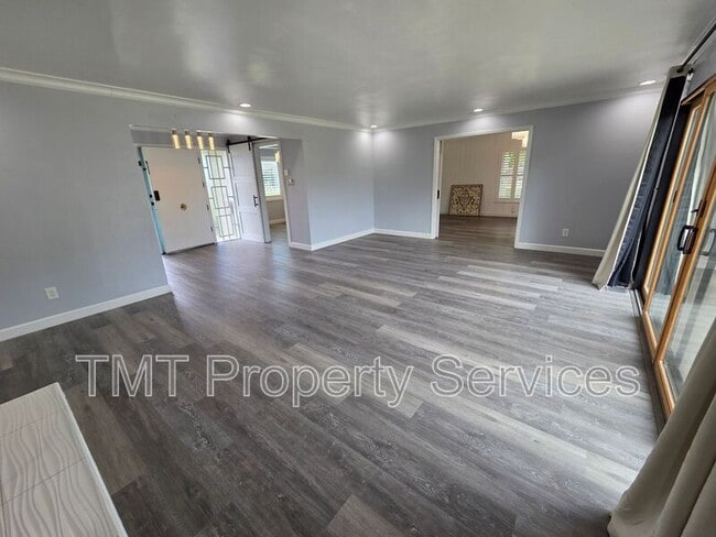 Building Photo - 9 W Robinhood Dr