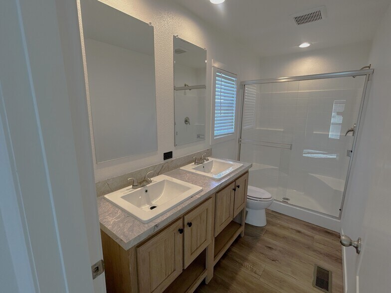 Building Photo - 2627 S Lamb Blvd