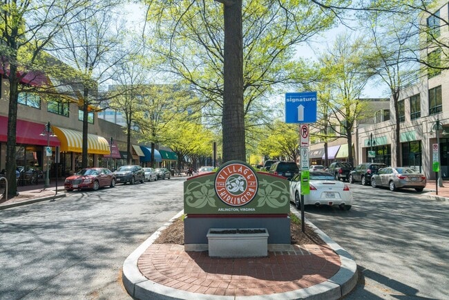 Building Photo - 3011 S Buchanan St