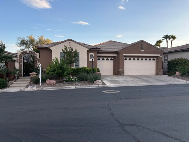 Building Photo - Stunningly Remodeled Single-Story Oasis in...