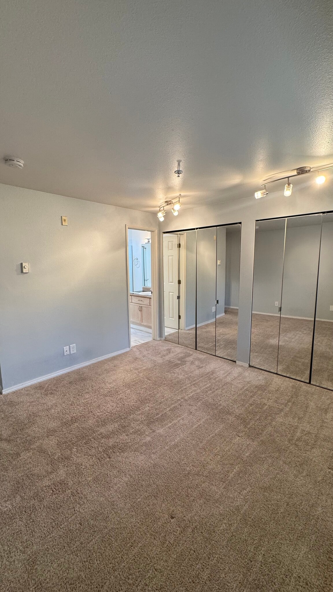 Main Bedroom - 15805 Waynita Way NE