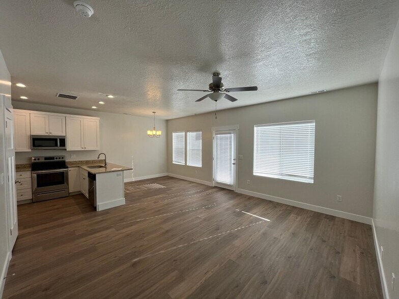 Building Photo - 294 N 100 W