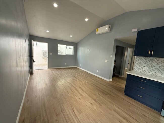 Building Photo - 1616 E Harding St