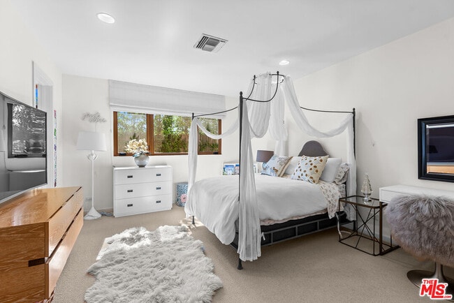 Building Photo - 4305 Clear Valley Dr