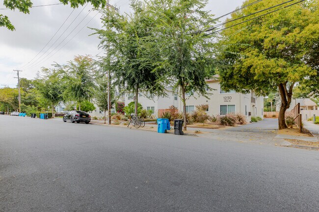 Building Photo - 1230 Mills St