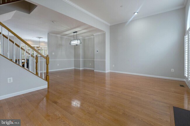 Building Photo - 434 Clayton Ln