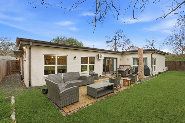 Building Photo - 5807 Ettrick Dr