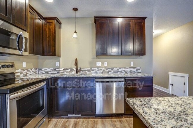 Building Photo - 486 S Monmouth Ave