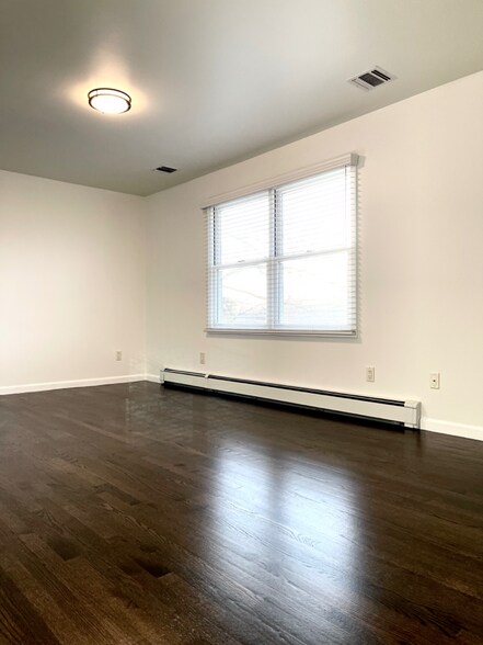 Building Photo - 82 Forrest St