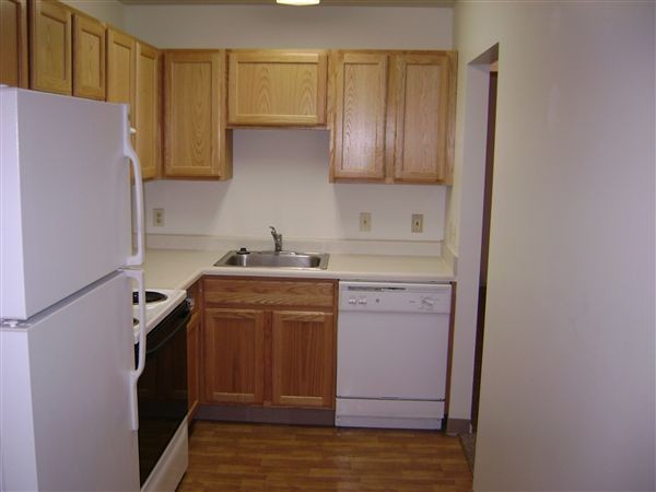 Building Photo - 735 Summit Ave